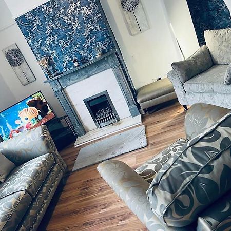 The White House - Cheerful 3 Bedroom Home In Wigan - Ince - Sleeps 7 - Parking - Work Space - Great Motorway Links Ngoại thất bức ảnh
