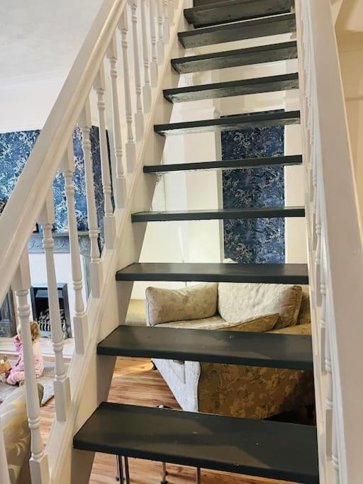 The White House - Cheerful 3 Bedroom Home In Wigan - Ince - Sleeps 7 - Parking - Work Space - Great Motorway Links Ngoại thất bức ảnh