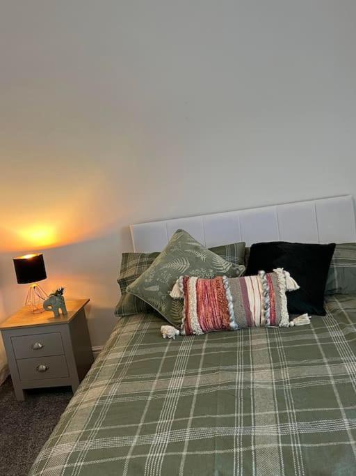 The White House - Cheerful 3 Bedroom Home In Wigan - Ince - Sleeps 7 - Parking - Work Space - Great Motorway Links Ngoại thất bức ảnh