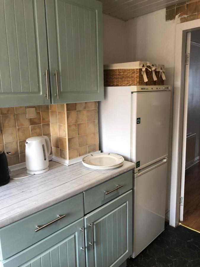 The White House - Cheerful 3 Bedroom Home In Wigan - Ince - Sleeps 7 - Parking - Work Space - Great Motorway Links Ngoại thất bức ảnh